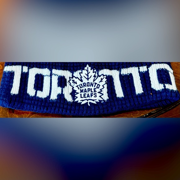 🏒 Toronto Maple Leafs Reebok NHL Winter Hat - $22 CAD 🧢 - Picture 2 of 5